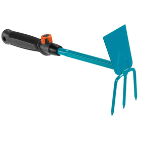 Eine 3-zahnige Klauenhacke Gardena Combisystem 08915-20