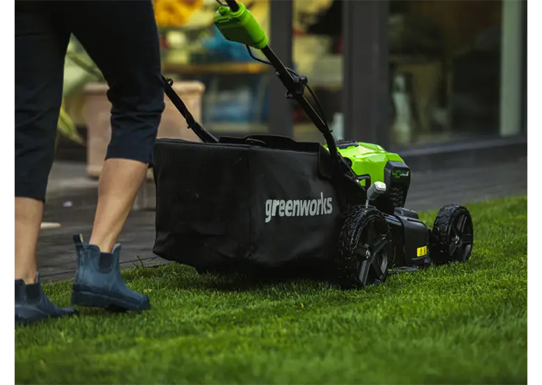 Akku-Rasenmäher mit Antrieb Greenworks GD40LM46SP